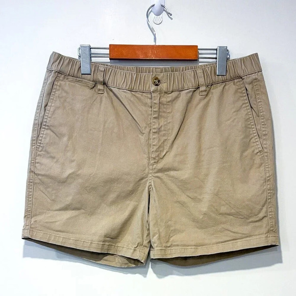 💕5/40$💕 MAAMGIC Beige Bermuda Shorts | Casual Summer Style | Medium • - Picture 1 of 5